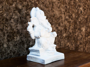 statua ganesha in gesso dipinta.  dimensioni 15x14 h28cm.  per maggiori info o dettagli info@etniko.it 0039 3338778241