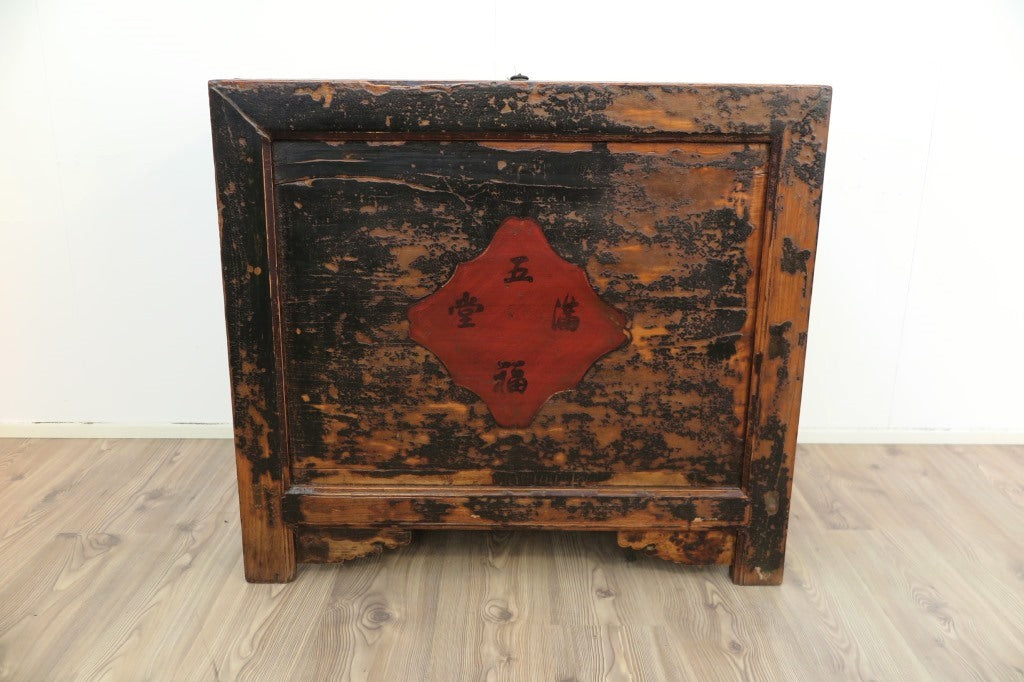 Antico Baule Cina, Databile Fine Metà '800. Dimensioni 95x60xh90cm.