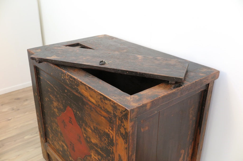 Antico Baule Cina, Databile Fine Metà '800. Dimensioni 95x60xh90cm.