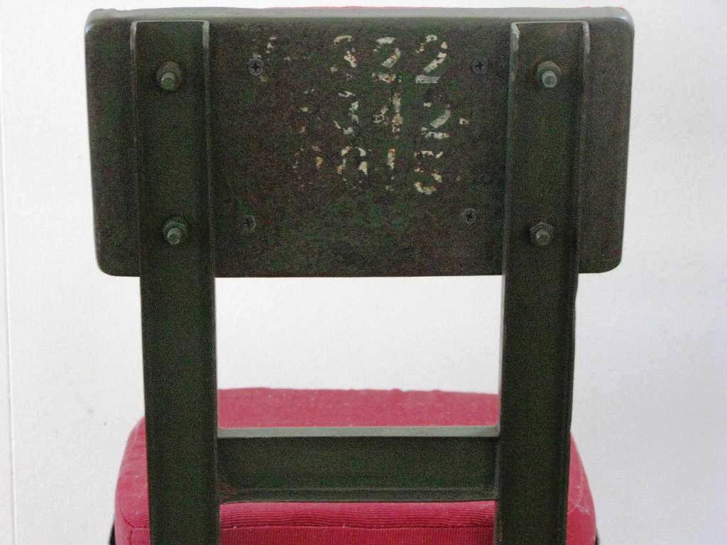 Sedie Militari Vintage. Provenienza Indiana, Disponibili In Colore Rosso O Blu. Dimensioni 30x30xh62cm.