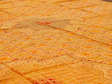 Carica l&#39;immagine nel visualizzatore di Gallery, Telo Indiano in cotone di colore arancione con ricamo mix color. Può essere impiegato come copridivano, copriletto, tovaglia o tessuto da appendere a parete. Dimensioni 210x280cm   per info ed ulteriori foto 0039 3338778241 watshapp info@etniko.it facebook / instagram / pinterest : etnikobycrosato