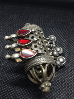 pendaglio indiano in argento atico primi 900  tutto originale ed autentico , lavorato artigianalmente     peso 37 gr  6 x 2 x 4 cm