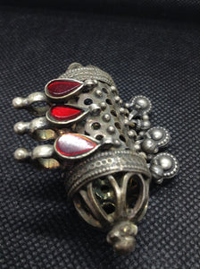 pendaglio indiano in argento atico primi 900  tutto originale ed autentico , lavorato artigianalmente     peso 37 gr  6 x 2 x 4 cm