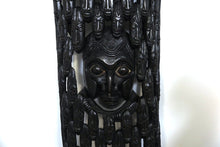 Carica l&#39;immagine nel visualizzatore di Gallery, Maschera Africana Della Costa D&#39;Avorio, Ricavata Da Un Unico Tronco. Dimensioni 145x43xh20cm.