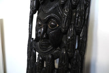 Carica l&#39;immagine nel visualizzatore di Gallery, Maschera Africana Della Costa D&#39;Avorio, Ricavata Da Un Unico Tronco. Dimensioni 145x43xh20cm.