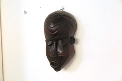 Maschera Africana In Legno Incavata. Dimensioni 43x22xprof.21cm.