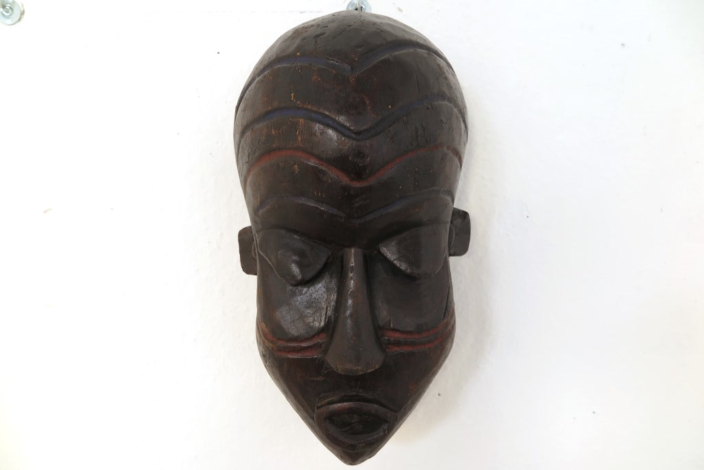 Maschera Africana In Legno Incavata. Dimensioni 43x22xprof.21cm.