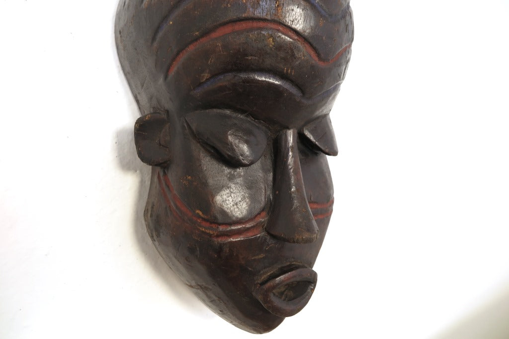Maschera Africana In Legno Incavata. Dimensioni 43x22xprof.21cm.