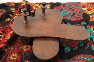 Ciabatte In Legno Ricavate Da Un Unico Tronco. Pezzi Unici. Dimensioni 25x11xh10cm. Euro 25 Al Pezzo.
