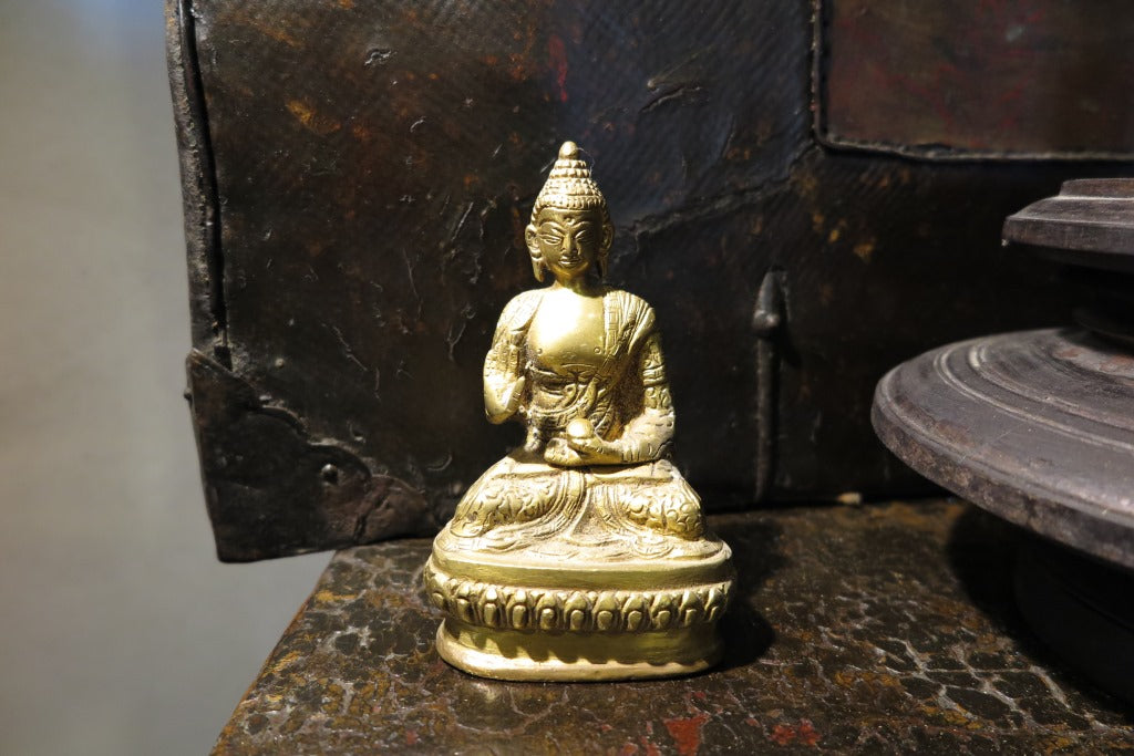buddha nepalese in metallo inciso , artigianale pezzo unico   420 gr   8x5h13