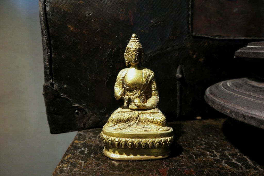 buddha nepalese in metallo inciso , artigianale pezzo unico   420 gr   8x5h13