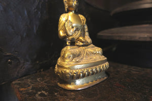 buddha nepalese in metallo inciso , artigianale pezzo unico   420 gr   8x5h13
