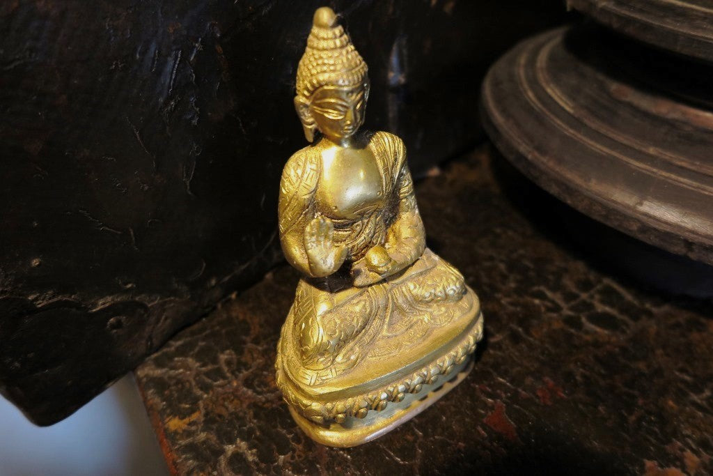 buddha nepalese in metallo inciso , artigianale pezzo unico   420 gr   8x5h13