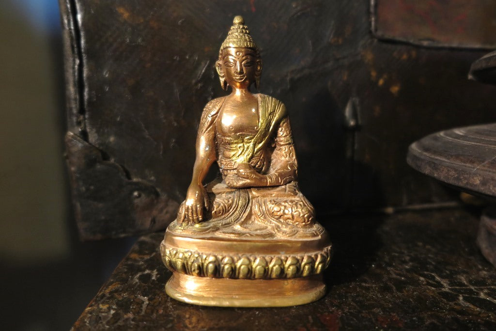 statua buddha bronzo e rame bicolore   pezzo unico lavorato artigianalmente .   385 gr  7 x 6 h.13