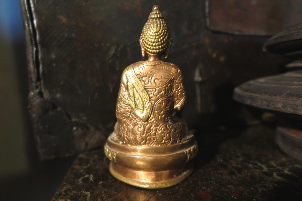statua buddha bronzo e rame bicolore   pezzo unico lavorato artigianalmente .   385 gr  7 x 6 h.13