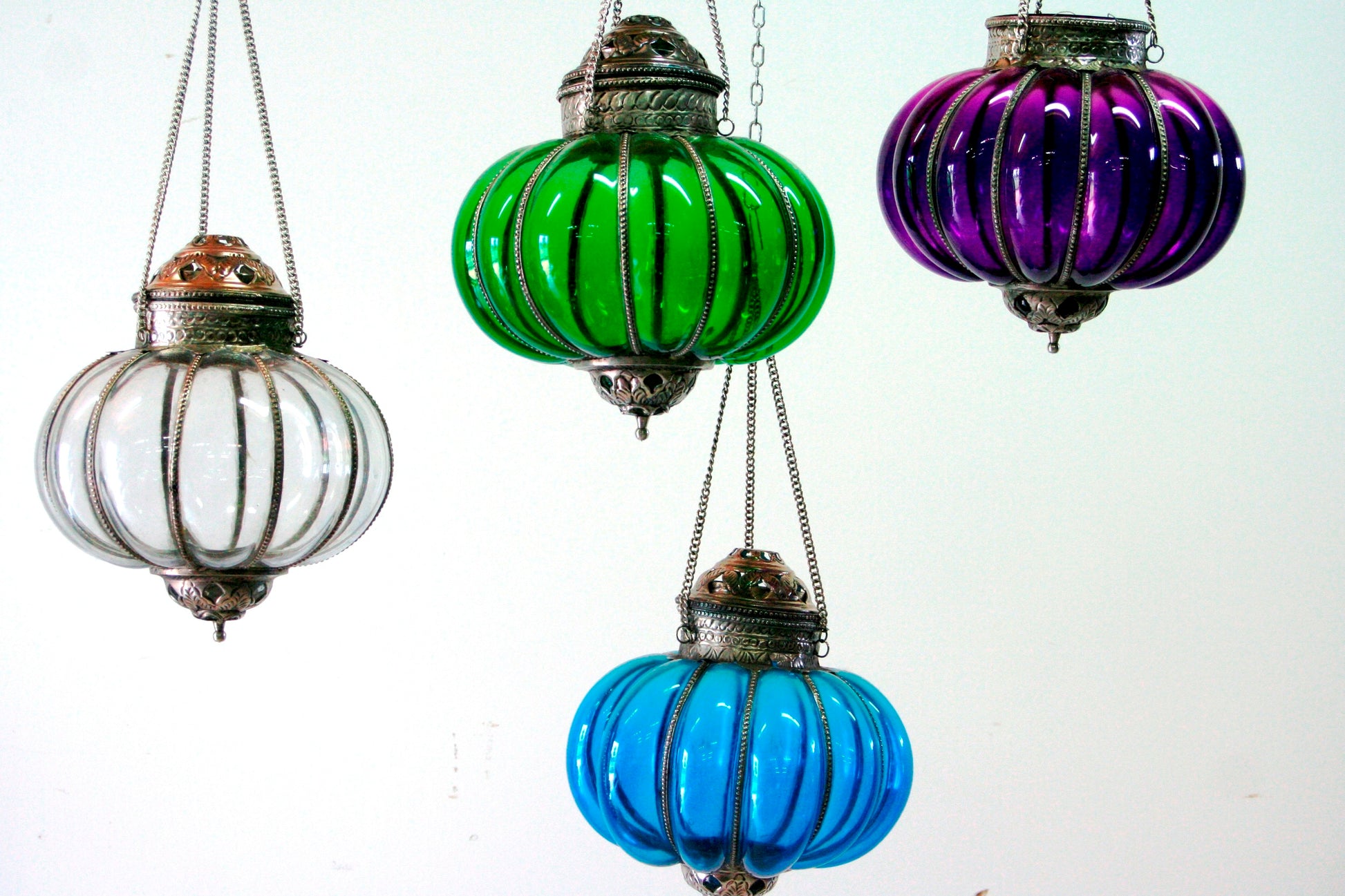 Lampade Metallo E Vetro Colorate. Diametro30 h30cm (compresa catena h60cm).