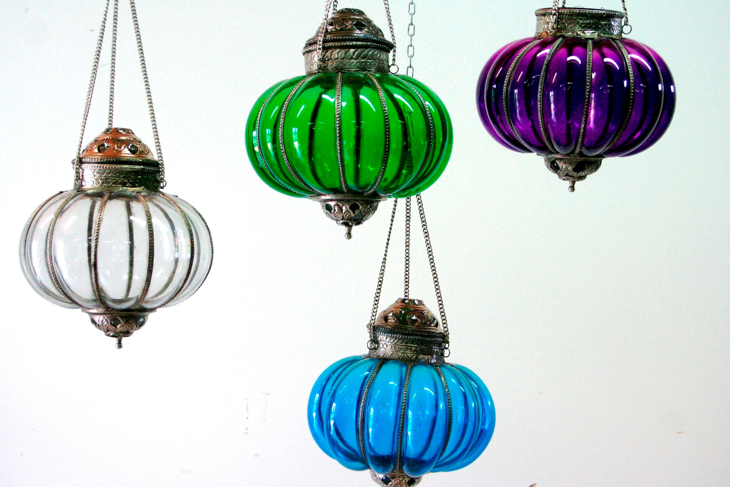 Lampade Metallo E Vetro Colorate. Diametro30 h30cm (compresa catena h60cm).