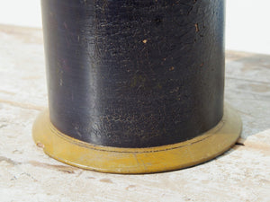 Vaso Indiano In Legno Dipinto Con Coperchio, Pezzo Unico Ricavato Da Un Unico Tronco Di Legno.  Dimensioni Diametro 15 h23cm.