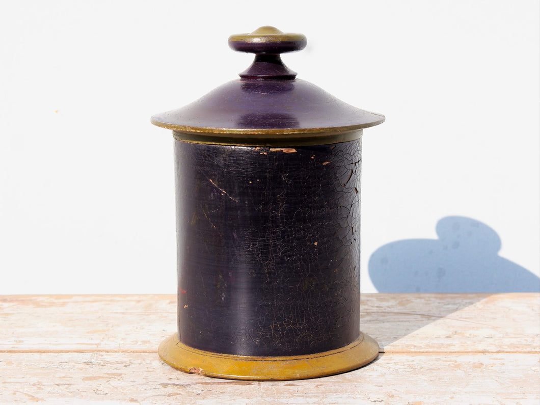 Vaso Indiano In Legno Dipinto Con Coperchio, Pezzo Unico Ricavato Da Un Unico Tronco Di Legno.  Dimensioni Diametro 15 h23cm.