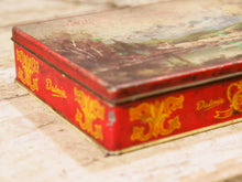Carica l&#39;immagine nel visualizzatore di Gallery, Scatola In Latta Vintage. Provenienza India. Dimensioni diam.25x16xh5cm.
