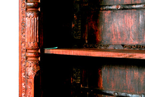 Libreria Indiana Interamente Assemblata Con Fregi E Assi Recuperato Da Portali O Elementi Architettonici Di Case Indiane Antiche. Dimensioni 110x45xh110cm.
