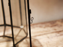 Carica l&#39;immagine nel visualizzatore di Gallery, Lanterna Metallo E Vetro. Provenienza Marocco.  lavorata artigianalmente , traforata a mano senza l&#39;utilizzo di macchine .  dotata di porta per inserire candela / impianto  vetro trasparente sul fondo in modo da poterla usare sia appesa che da appoggio  Dimensioni 24x24xh58 cm 