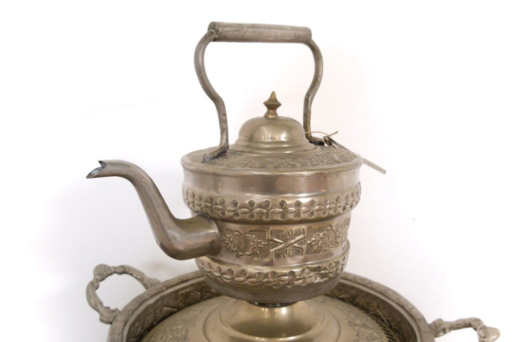 Lavamani Marocco In Argentone Con Brocca E Vasca Raccogli Acqua Lavorato E Decorato Artigianalmente Senza L'Utilizzo Di Stampi, Costruito In Argentone Lega Di Metallo, Trattato Con Antiossido. Dimensioni 40x40xh50cm.