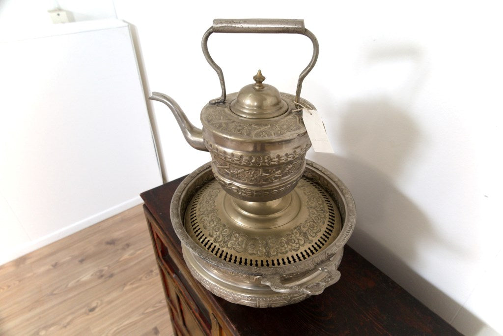 Lavamani Marocco In Argentone Con Brocca E Vasca Raccogli Acqua Lavorato E Decorato Artigianalmente Senza L'Utilizzo Di Stampi, Costruito In Argentone Lega Di Metallo, Trattato Con Antiossido. Dimensioni 40x40xh50cm.