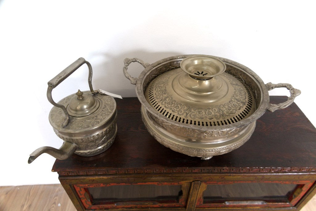 Lavamani Marocco In Argentone Con Brocca E Vasca Raccogli Acqua Lavorato E Decorato Artigianalmente Senza L'Utilizzo Di Stampi, Costruito In Argentone Lega Di Metallo, Trattato Con Antiossido. Dimensioni 40x40xh50cm.