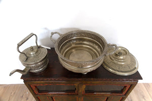 Lavamani Marocco In Argentone Con Brocca E Vasca Raccogli Acqua Lavorato E Decorato Artigianalmente Senza L'Utilizzo Di Stampi, Costruito In Argentone Lega Di Metallo, Trattato Con Antiossido. Dimensioni 40x40xh50cm.