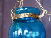 Carica l&#39;immagine nel visualizzatore di Gallery, Lanterna vetro colorata azzurra.  Dimensioni parte in vetro diametro 8 h12cm, il resto è regolabile a piacere. Disponibile anche in altri colori, rossa e azzurra.   per info ed ulteriori foto mail info@etniko.it watshapp 0039 3338778241 facebook / instagram / pinterest : etnikobycrosato