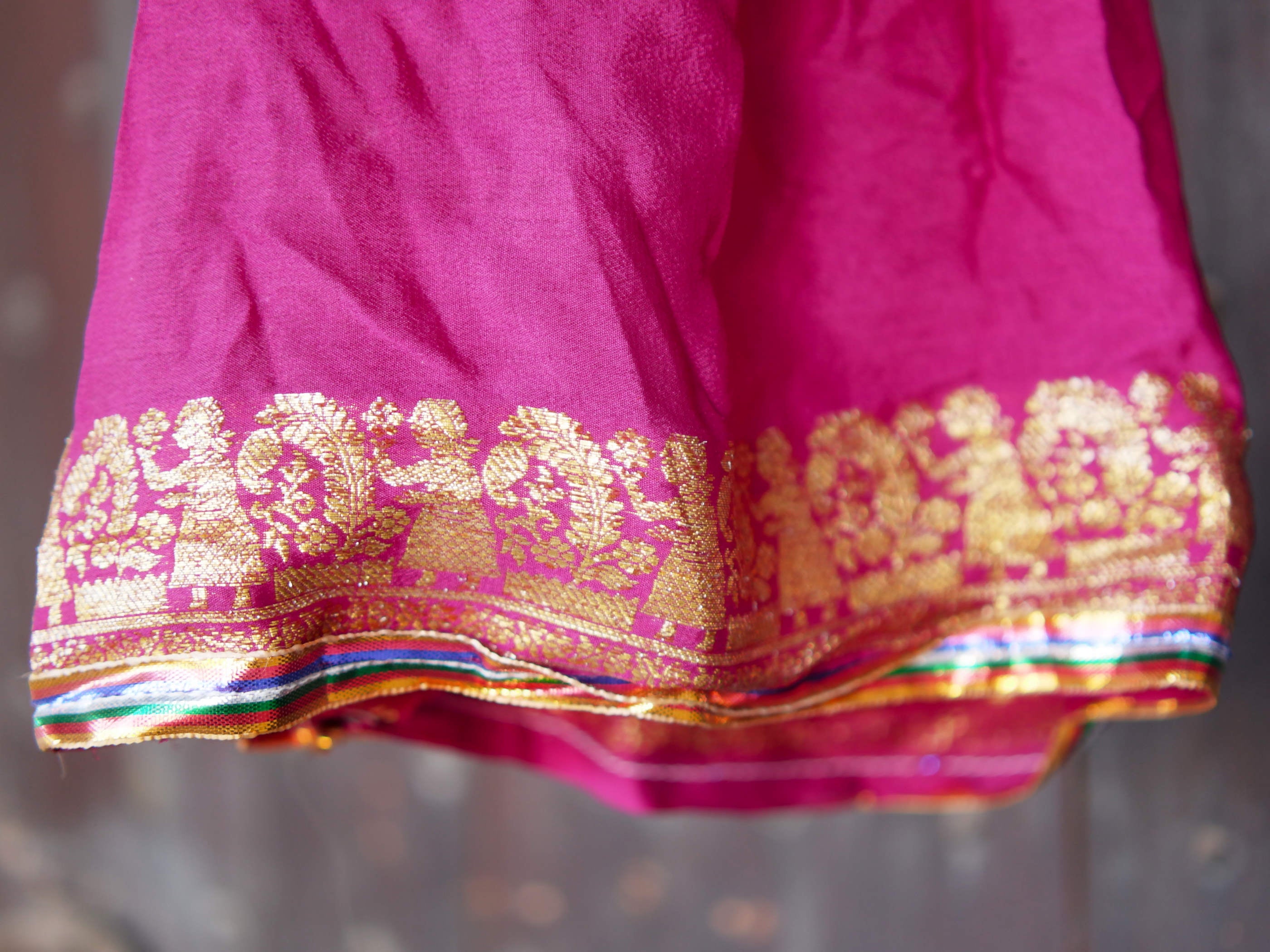 burattini tradizionali indiani in tessuto. dotati di corde sulla testa e sulle mani per appendere e/o manipolare. fatti a mano.  dimensioni 20x10 h40, lunghezza totale 60 compresa la corda     per info ed ulteriori foto info@etniko.it facebook / instagram / pinterest : etnikobycrosato 0039 3338778241 www.etniko.it
