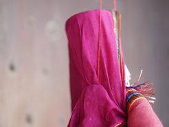burattini tradizionali indiani in tessuto. dotati di corde sulla testa e sulle mani per appendere e/o manipolare. fatti a mano.  dimensioni 20x10 h40, lunghezza totale 60 compresa la corda     per info ed ulteriori foto info@etniko.it facebook / instagram / pinterest : etnikobycrosato 0039 3338778241 www.etniko.it