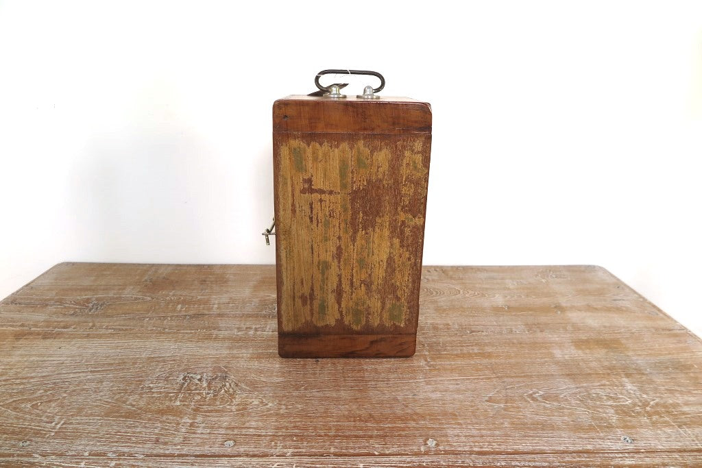 Box Indiano, In Legno, Impiegato In Origine Per il Trasporto Dei Medicinali. Dimensioni 20x23xh40cm.