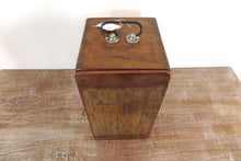 Carica l&#39;immagine nel visualizzatore di Gallery, Box Indiano, In Legno, Impiegato In Origine Per il Trasporto Dei Medicinali. Dimensioni 20x23xh40cm.