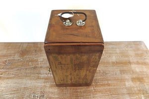 Box Indiano, In Legno, Impiegato In Origine Per il Trasporto Dei Medicinali. Dimensioni 20x23xh40cm.