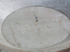 piatto in marmo lavorato ad incisione con manico.. ideale anche come portafrutta, svuota tasche, centro tavola ...  dimensioni diametro 52x41 h7cm  disponibili altri pezzi, misure e colori per info watshapp 0039 3338778241 mail info@etniko.it ig/fb : etniko by crosato etsy : etnikobycrosato