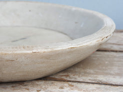 piatto in marmo lavorato ad incisione con manico.. ideale anche come portafrutta, svuota tasche, centro tavola ...  dimensioni diametro 52x41 h7cm  disponibili altri pezzi, misure e colori per info watshapp 0039 3338778241 mail info@etniko.it ig/fb : etniko by crosato etsy : etnikobycrosato