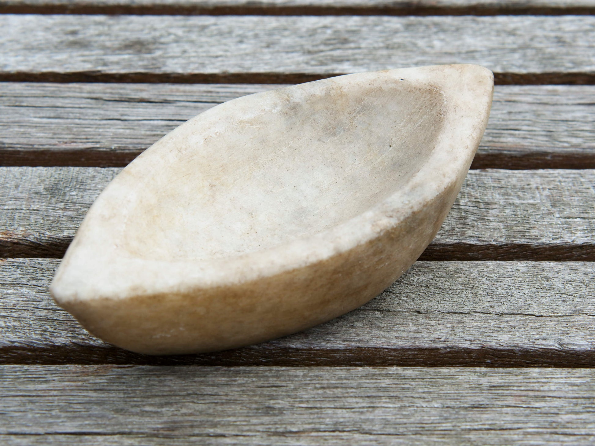 Ciotola, piatto Indiano In Marmo. Ideale anche come portasapone, svuota tasche, ciotolina, vasetto...  dimensioni dimensioni 15x7 h4m    per info disponibili altri pezzi, misure e colori info@etniko.it 0039 3338778241 ig/fb : etniko by crosato etsy : etnikobycrosato
