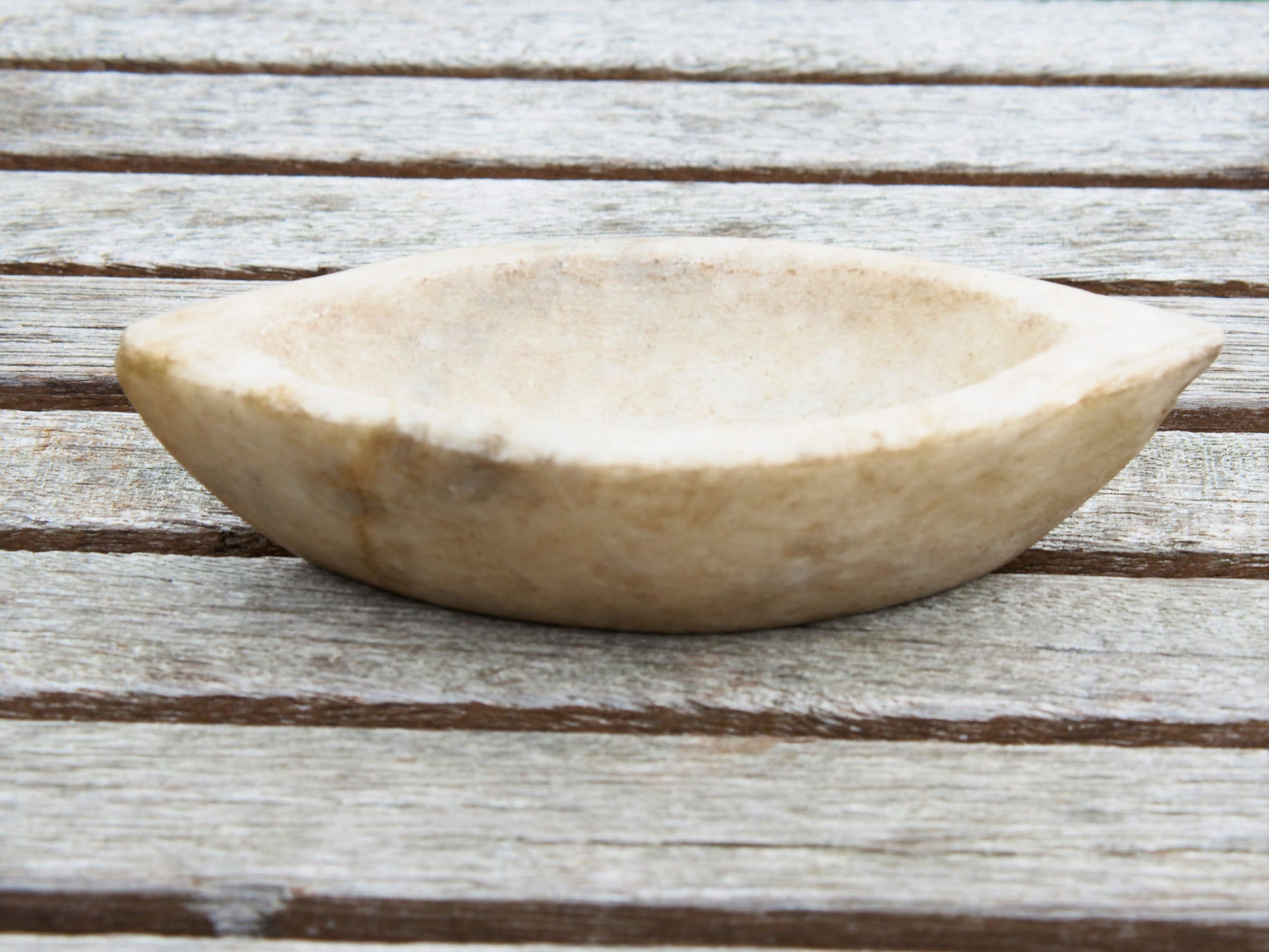 Ciotola, piatto Indiano In Marmo. Ideale anche come portasapone, svuota tasche, ciotolina, vasetto...  dimensioni dimensioni 15x7 h4m    per info disponibili altri pezzi, misure e colori info@etniko.it 0039 3338778241 ig/fb : etniko by crosato etsy : etnikobycrosato