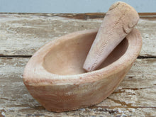 Carica l&#39;immagine nel visualizzatore di Gallery, mortaio in terracotta   ideale anche come portasapone, svuota tasche, vasetto... dimensioni 22x13xh6cm    info : info@etniko.it 0039 3338778241 ig/fb : etniko by crosato etsy : etnikobycrosato
