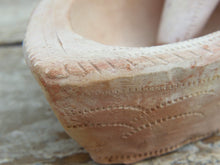Carica l&#39;immagine nel visualizzatore di Gallery, mortaio in terracotta   ideale anche come portasapone, svuota tasche, vasetto... dimensioni 22x13xh6cm    info : info@etniko.it 0039 3338778241 ig/fb : etniko by crosato etsy : etnikobycrosato