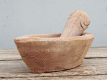 Carica l&#39;immagine nel visualizzatore di Gallery, mortaio in terracotta   ideale anche come portasapone, svuota tasche, vasetto... dimensioni 22x13xh6cm    info : info@etniko.it 0039 3338778241 ig/fb : etniko by crosato etsy : etnikobycrosato