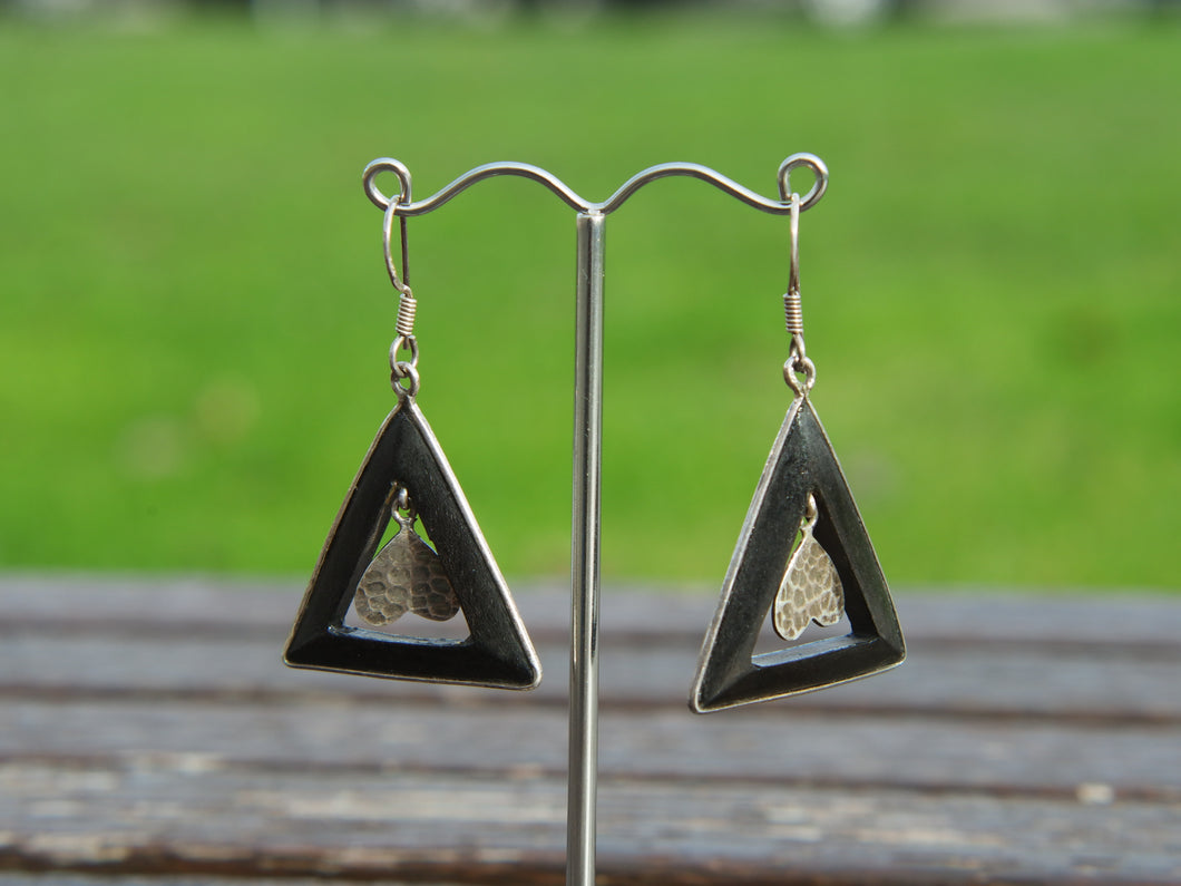 orecchino ebano argento a triangolo
