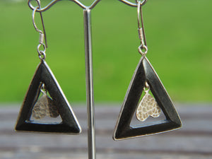 orecchino ebano argento a triangolo