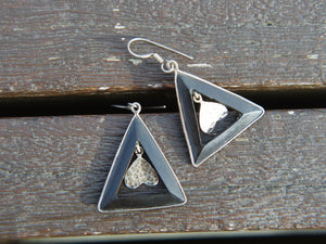 orecchino ebano argento a triangolo