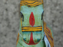 Carica l&#39;immagine nel visualizzatore di Gallery, antica statua indiana raffigurante un cavallo in legno di teak inciso, databile primi 900.dimensioni 50x12 h45cm