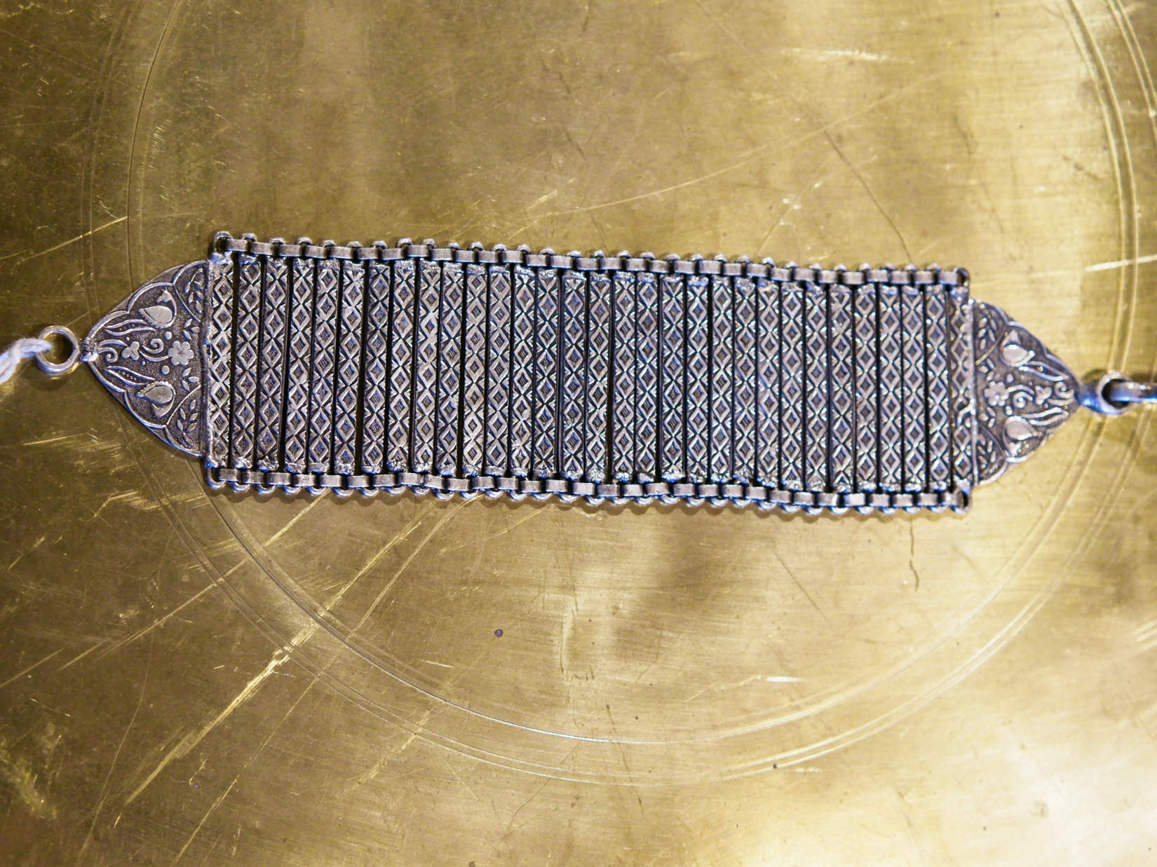 bracciale indiano a fascia in german silver assemblato e costruito artigianalmente . 68 gr 21 x 4 cm