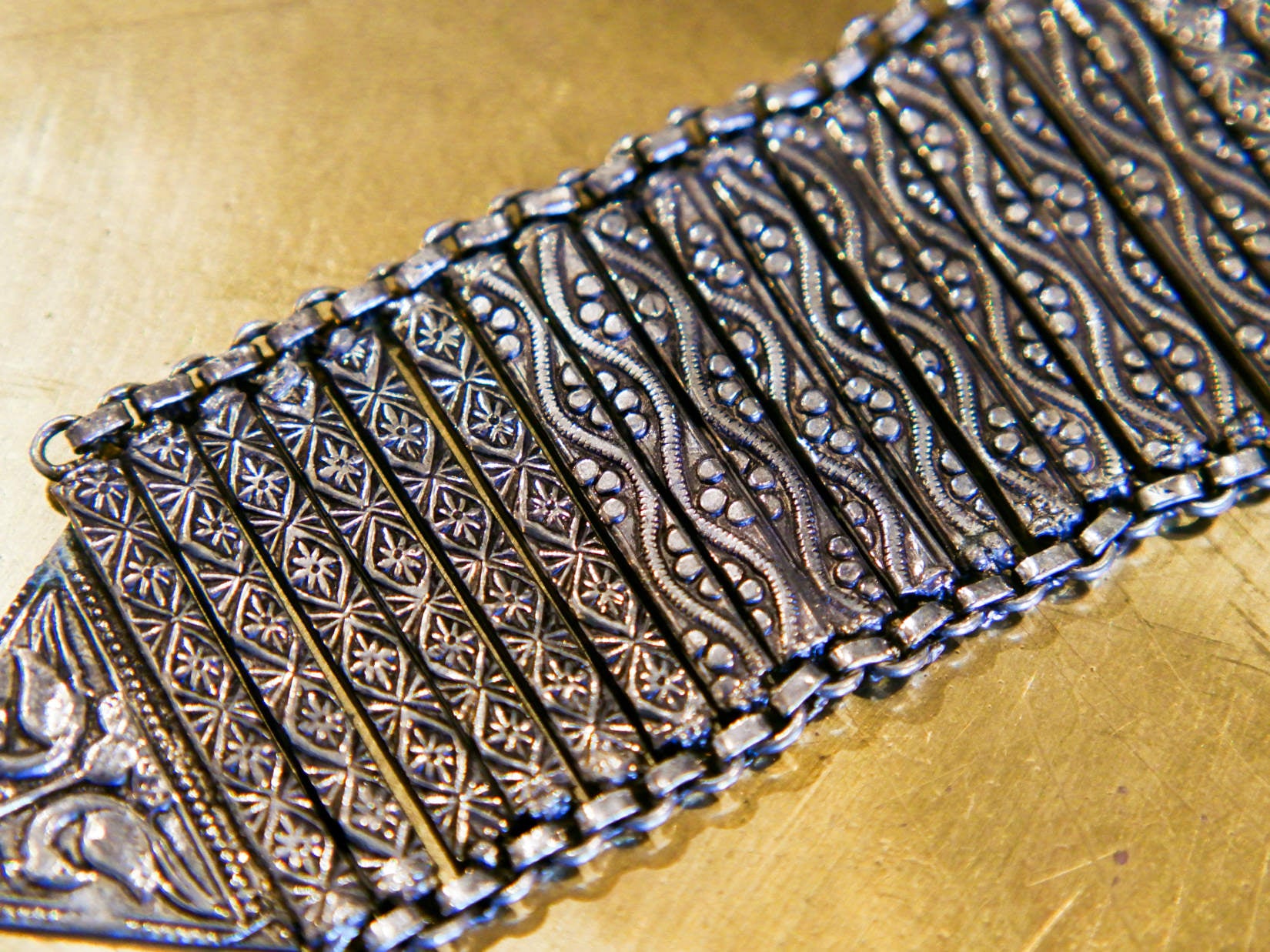 bracciale indiano a fascia in german silver assemblato e costruito artigianalmente . 73 gr 20x4  cm