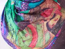 Carica l&#39;immagine nel visualizzatore di Gallery, Coloratissimo e unico scialle indiano in seta e cotone, lavorato artigianalmente nella regione del Rajasthan. Per la sua leggerezza e versatibilità si puo&#39; indossare sia come copri spalla che avvolta al collo in ogni momento dell&#39;anno.  peso 110grammi, dimensioni 75x220cm.